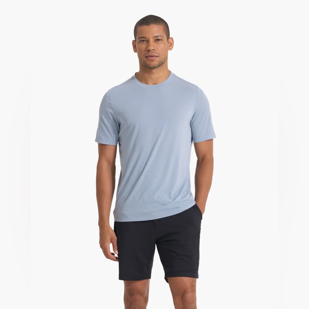 Vuori Men’s Current Tech Tee Light Blue Size Small